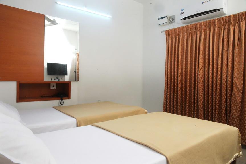 Отель Surag Residency Tiruchirappalli Экстерьер фото