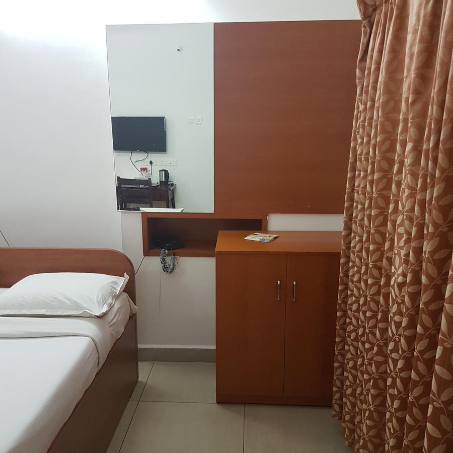 Отель Surag Residency Tiruchirappalli Экстерьер фото